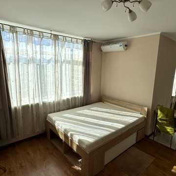 Сім'ї Кульженків вул. (Петра Дегтяренка), 35