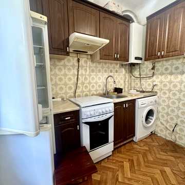 Художня вул., 2