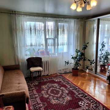 Романа Шухевича просп. (Генерала Ватутіна), 24