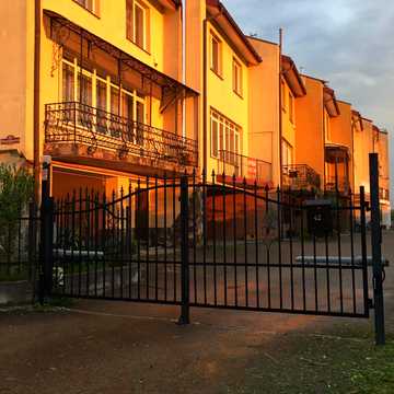 Дмитра Яворницького вул., 44