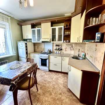 Лопанська вул., 31