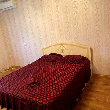 Здолбунівська вул., 13