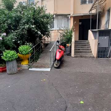 Варненська вул., 12а