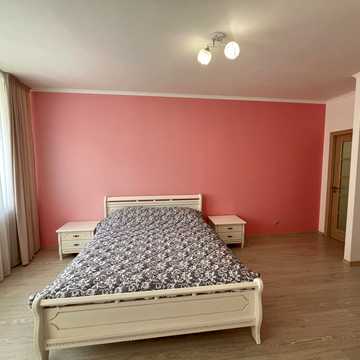 Будівельників вул., 4