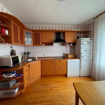 Драгоманова вул., 8