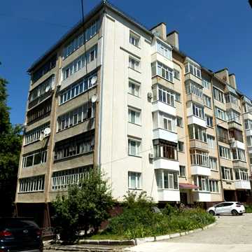 Олега Ольжича вул. (Разіна), 16