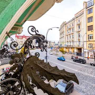 Велика Васильківська вул. (Червоноармійська), 28