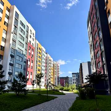 Студентська вул., 32