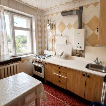 Космонавтів просп., 43