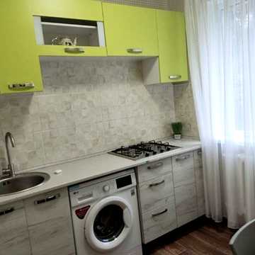 Космонавтів вул., 22