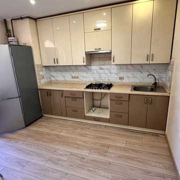 Карла Мікльоша вул., 25