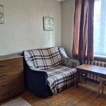 Мілютенка вул., 36