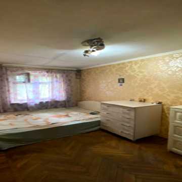 Варненська вул., 18