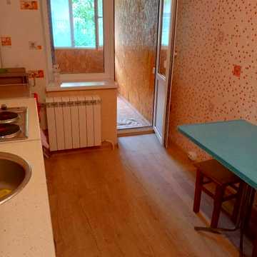 Космонавтів вул., 112
