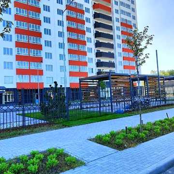 Металургів вул., 35