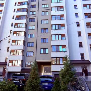 Хотинська вул., 12