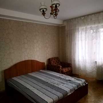 Братиславська вул., 42