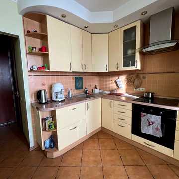 Федора Ернста вул., 6