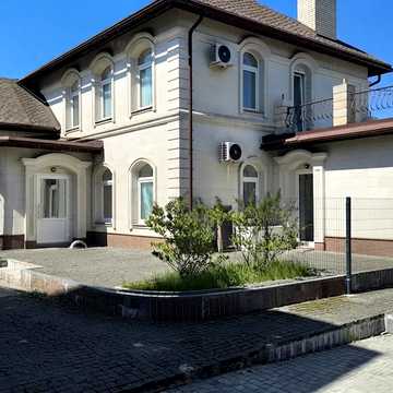 Вишгородська вул., 4