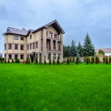 Лобановського вул., 5