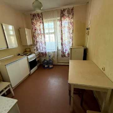Варненська вул., 12б