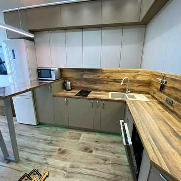 Каховська вул., 56