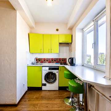 Йорданська вул. (Лайоша Гавро), 8