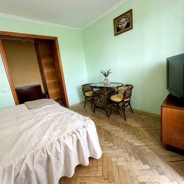 Любінська вул., 102