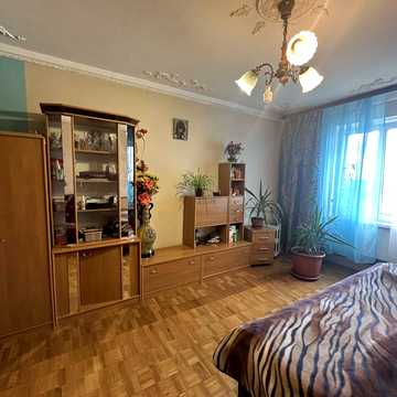 Хорольська вул., 3