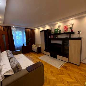 Володимира Сосюри вул., 46
