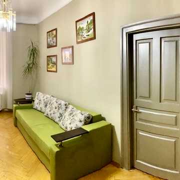 Круглоуніверситетська вул., 6