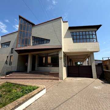 Головна вул., 243