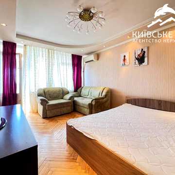Дніпровська набережна вул., 3