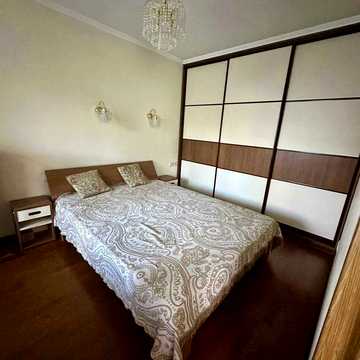 Лесі Українки бульв., 24
