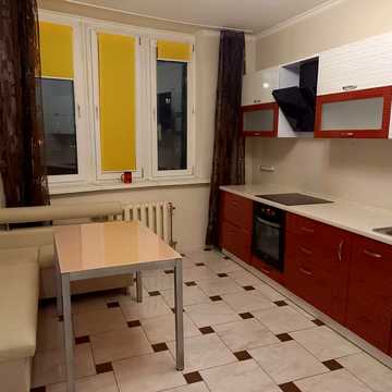 Анни Ахматової вул., 30
