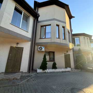 Жоліо Кюрі вул., 31/2