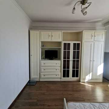 Богатирська вул., 8