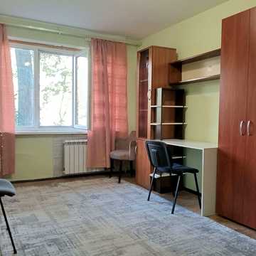 Дніпровська набережна вул., 9