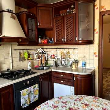 Метробудівників вул., 42