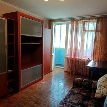 Мілютенка вул., 38