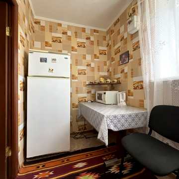 Харківська вул., 42