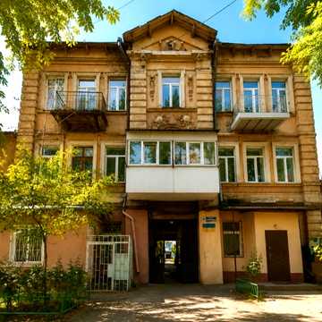 Болгарська вул., 18