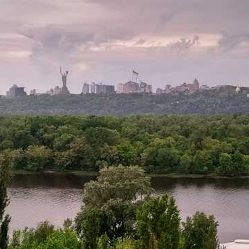 Русанівська набережна вул., 6