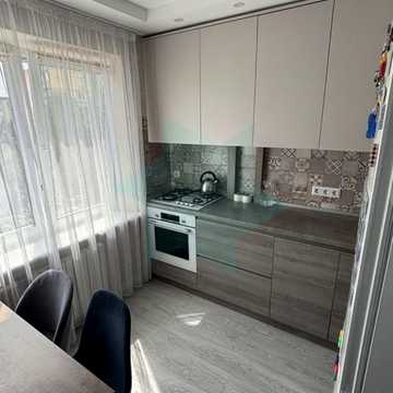 Героїв просп., 25