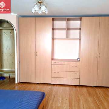 Криворізька вул., 35