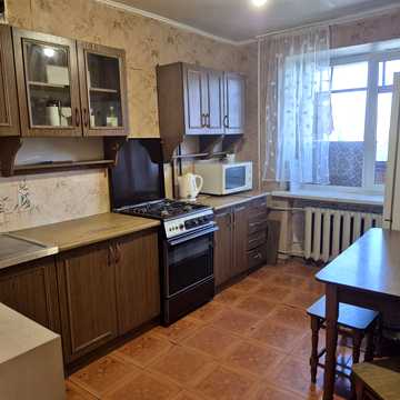 Героїв просп., 17