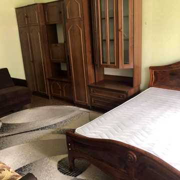 Драгоманова вул., 25