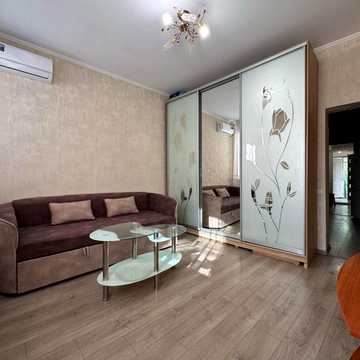 Виконкомівська вул., 45