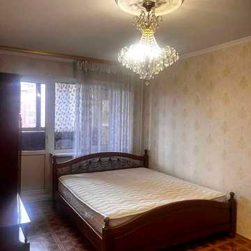 Академіка Єфремова вул. (Командарма Уборевича), 4