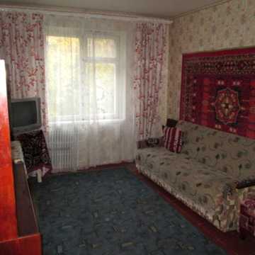 Тополина вул., 22